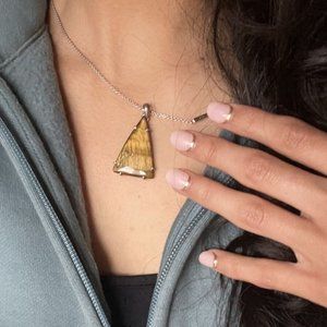 Artisian handmade tiger's eye necklace and stearling silver outline